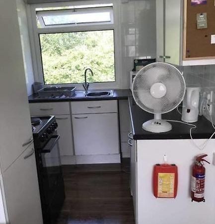 2 Bedroom Chalet Near The Beach Brading Kültér fotó