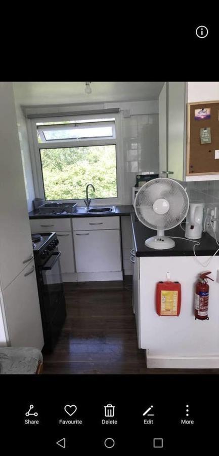 2 Bedroom Chalet Near The Beach Brading Kültér fotó
